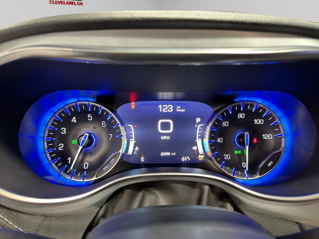 Used 2025 Chrysler Pacifica Limited FWD image 30