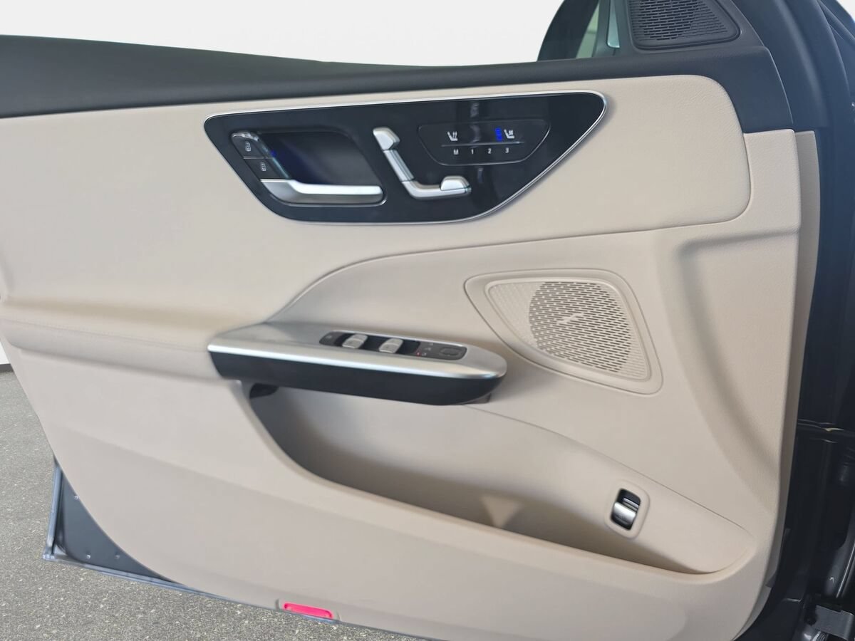 New 2026 Mercedes-Benz C 300 4MATIC Sedan image 26