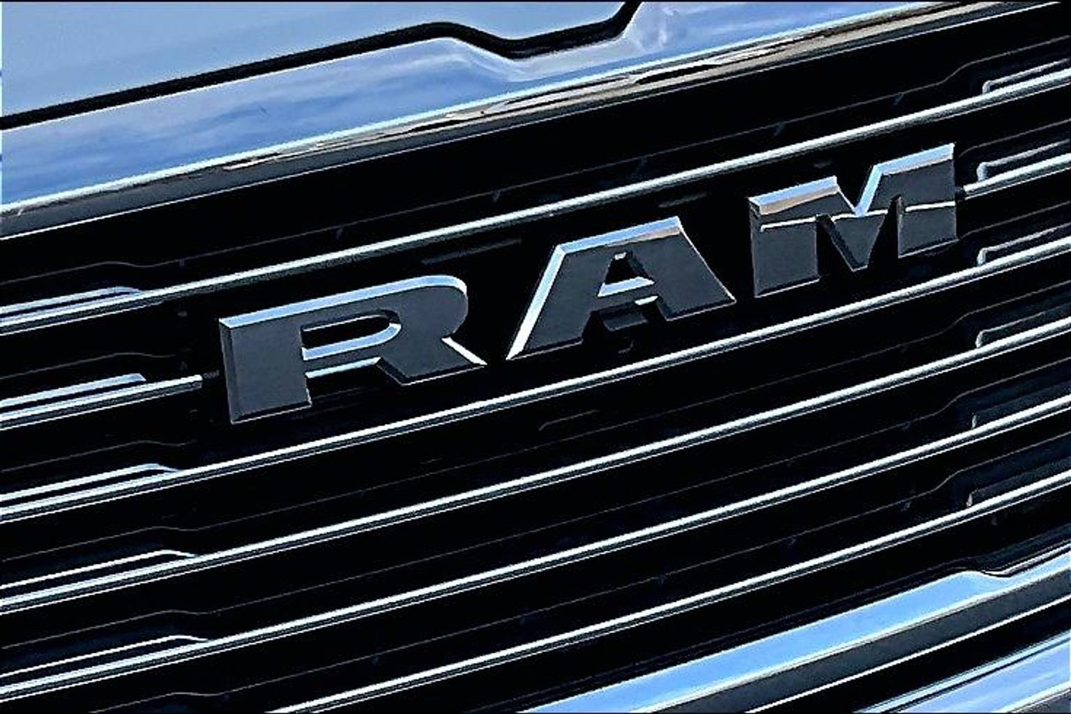 New 2025 RAM 1500 Laramie AWD/4WD image 15