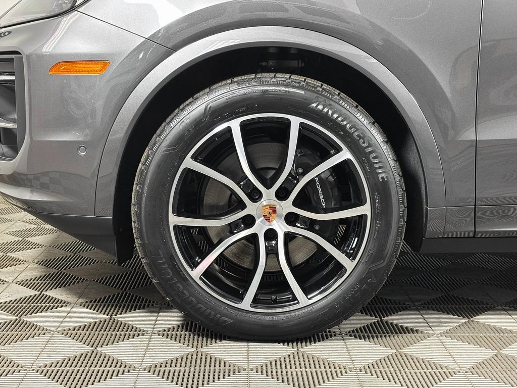 Certified 2026 Porsche Cayenne AWD/4WD image 40