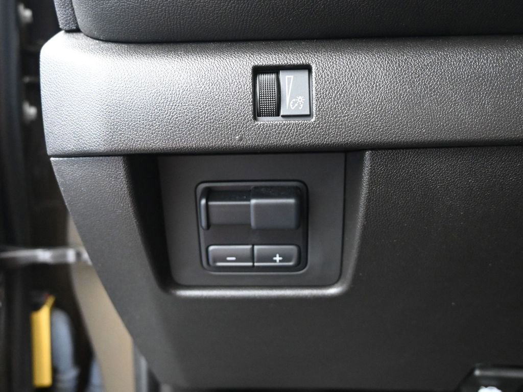 Used 2024 Chevrolet Colorado LT w/ LT Convenience Package image 27