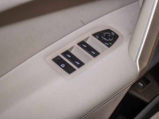 Certified 2025 BMW iX xDrive50 w/ Premium Package image 12