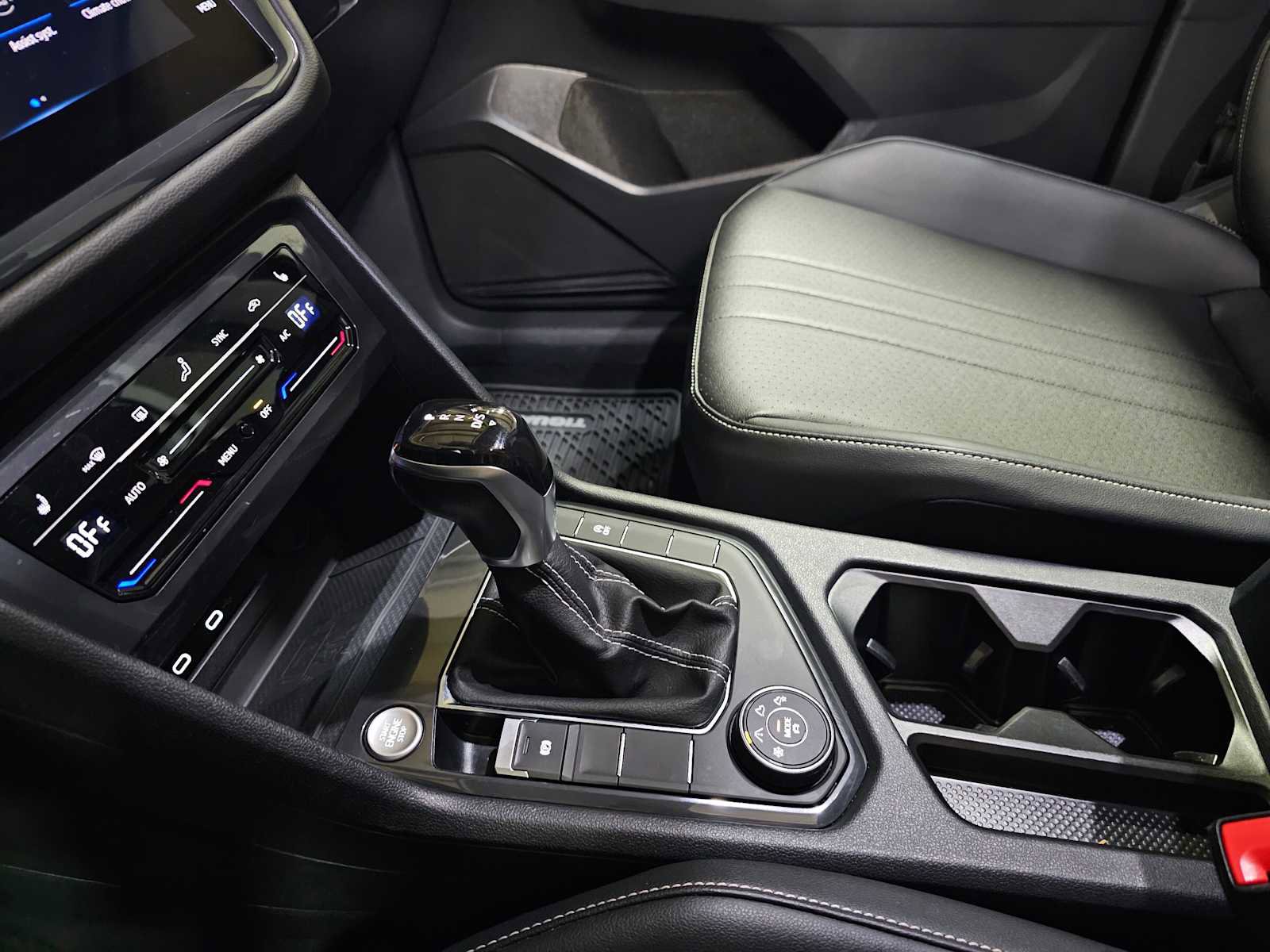 Used 2023 Volkswagen Tiguan SE w/ Panoramic Sunroof Package image 27