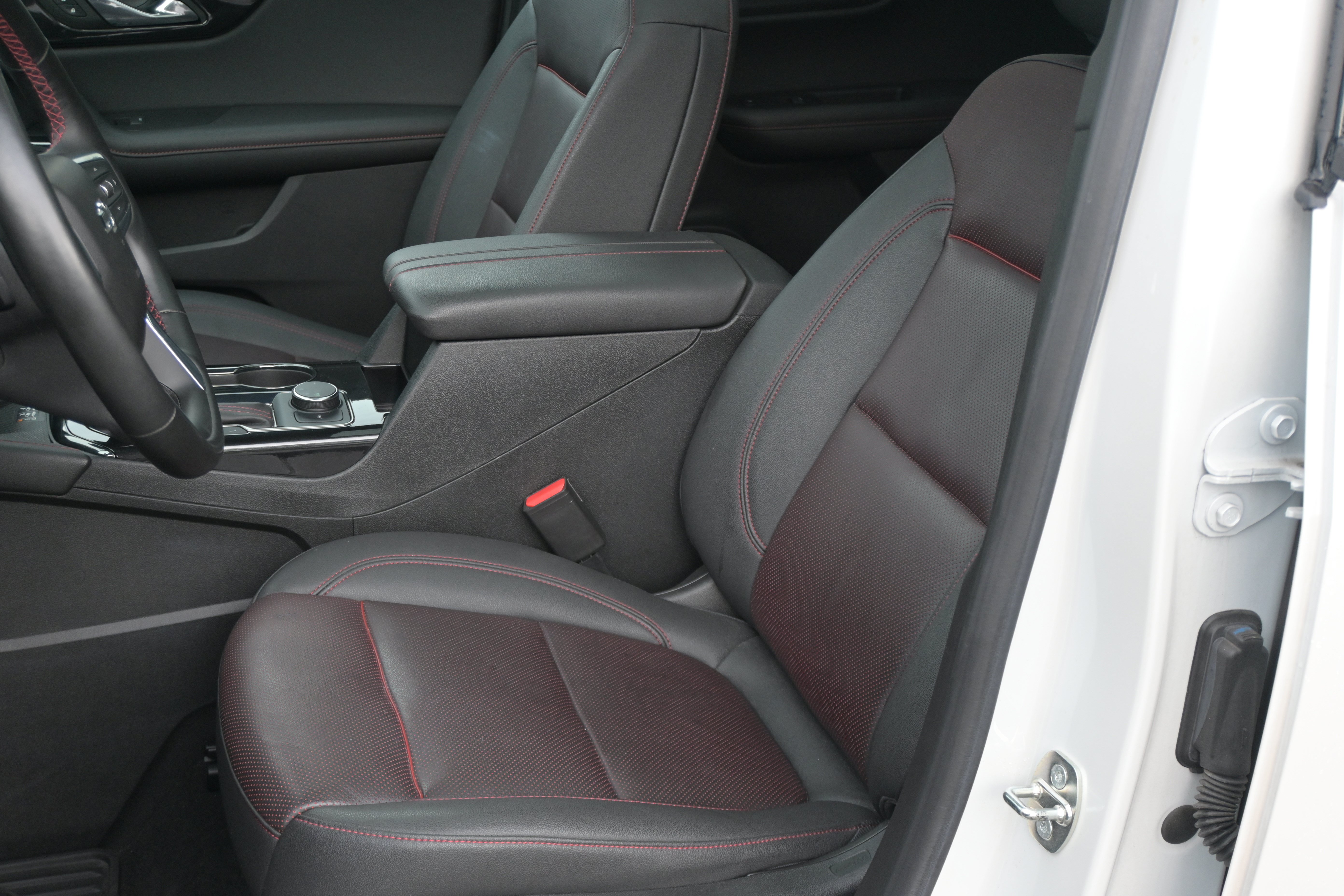 Used 2023 Chevrolet Blazer RS w/ Enhanced Convenience Package FWD image 16