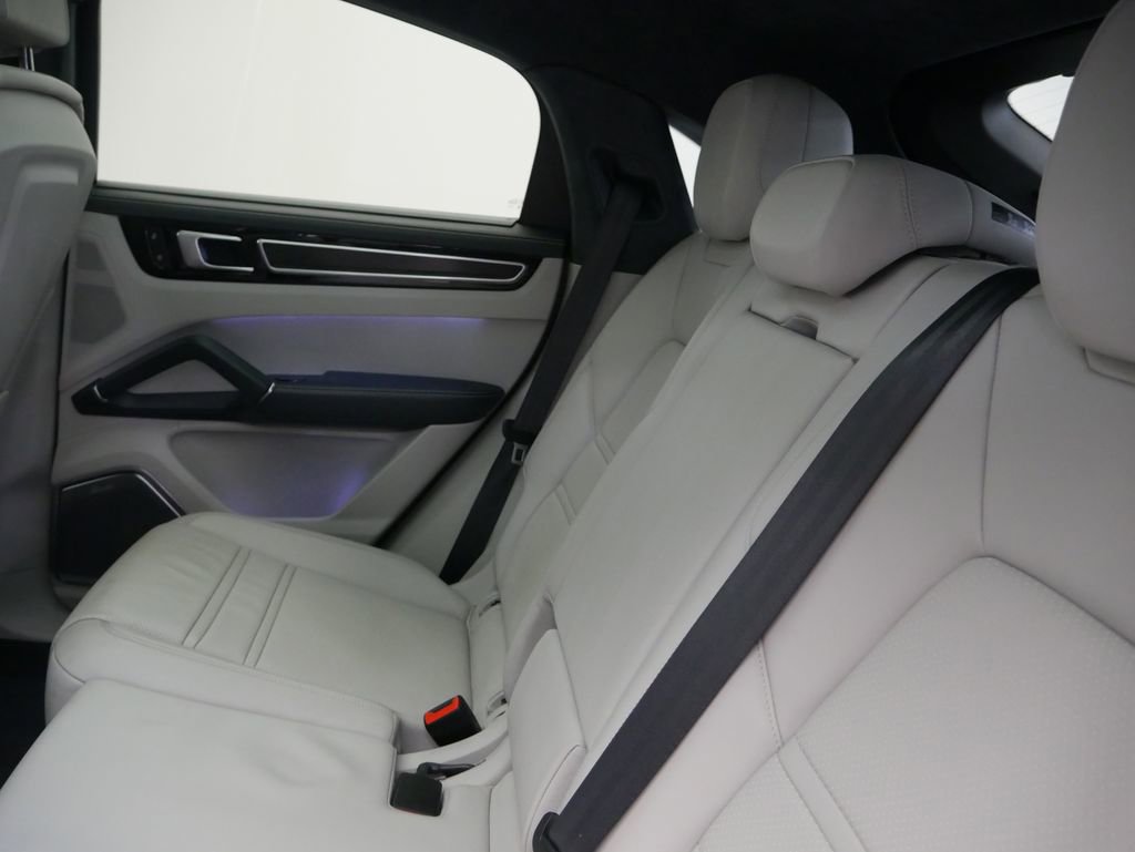 Certified 2023 Porsche Cayenne GTS AWD/4WD image 25