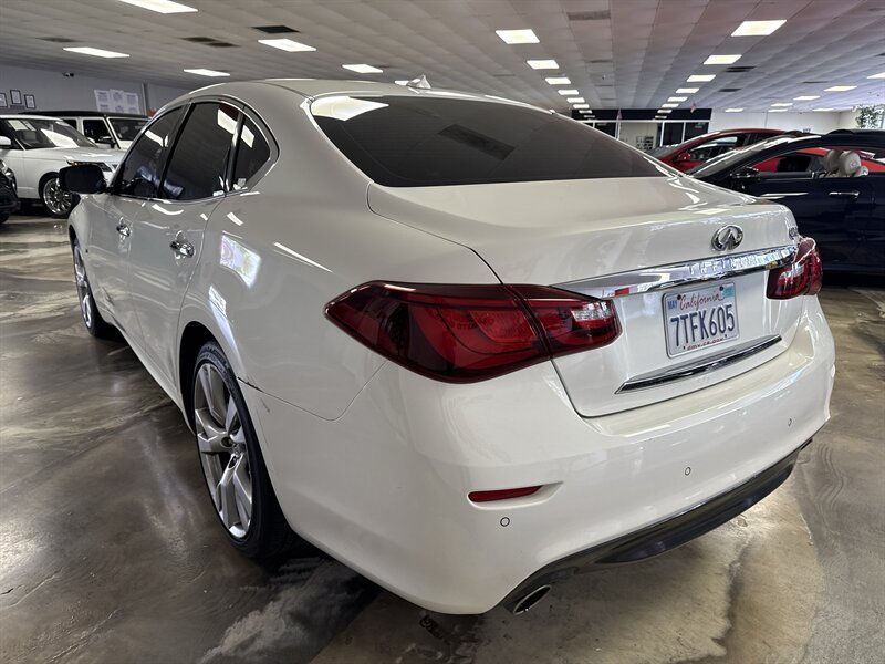 Used 2015 INFINITI Q70 3.7 w/ Sport Package RWD image 5