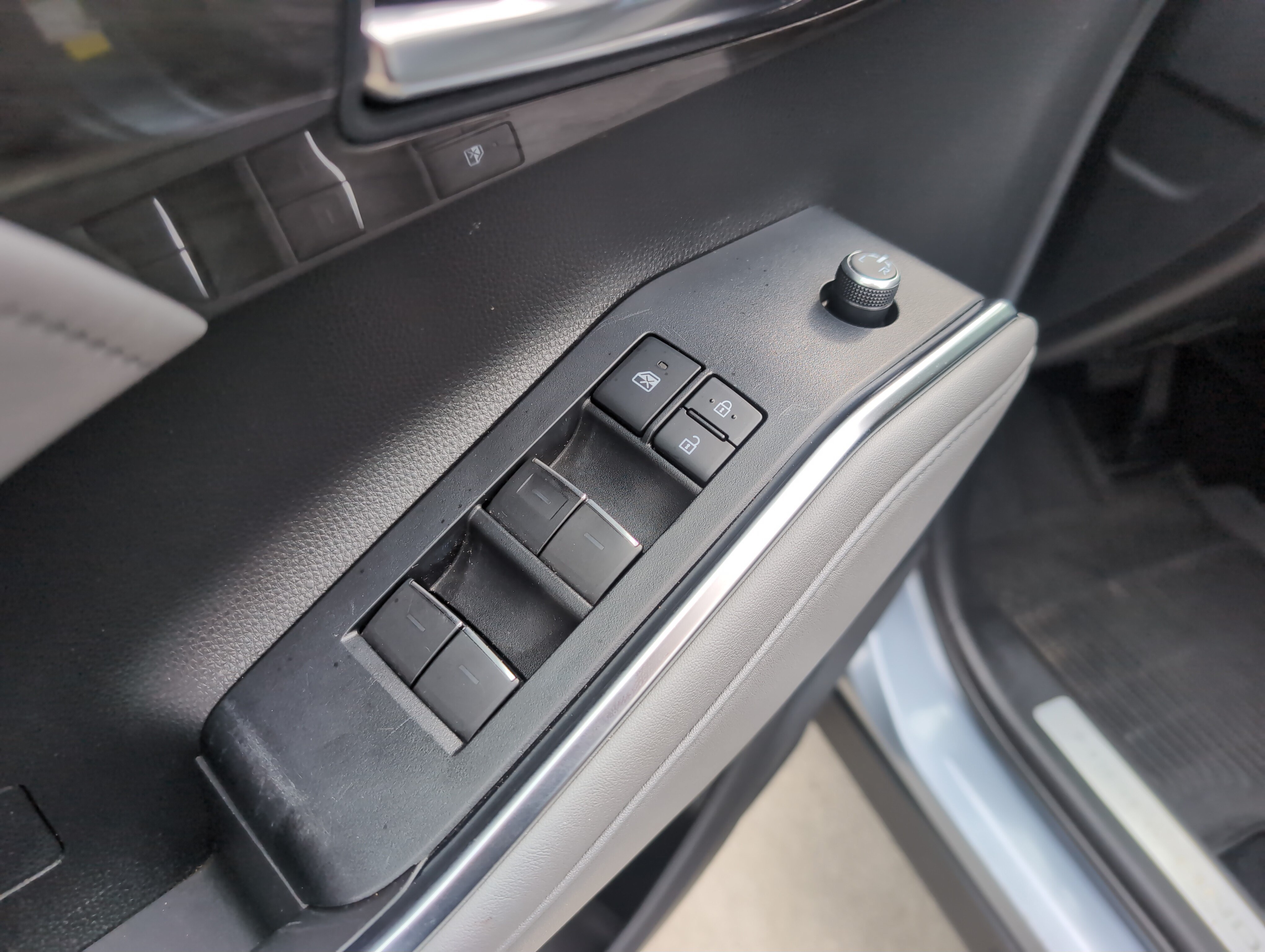 Used 2020 Toyota Highlander Limited FWD image 15