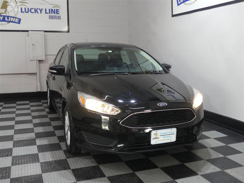 Used 2015 Ford Focus SE w/ SE Cold Weather Package image 5