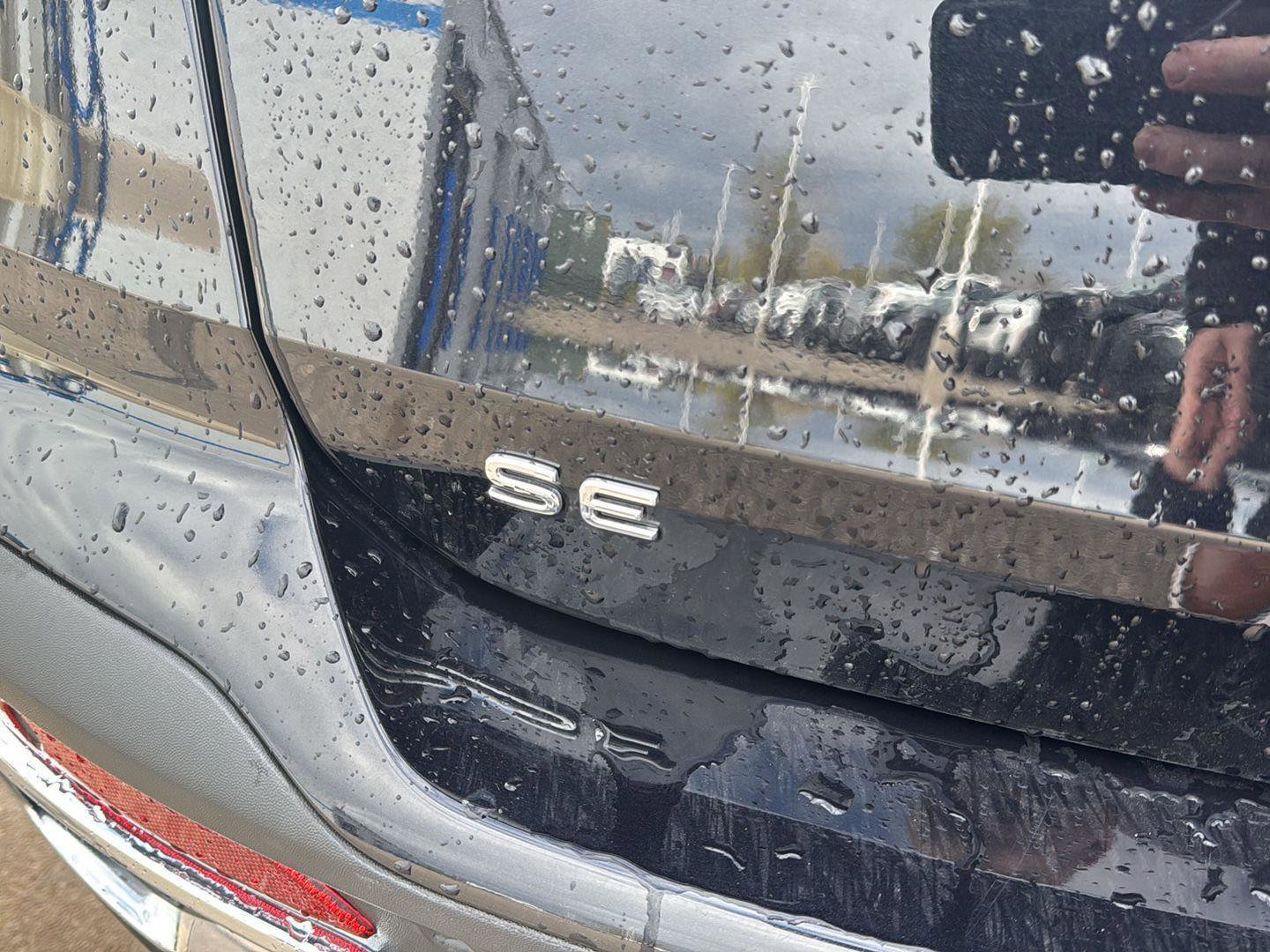 Used 2025 Volkswagen Taos SE AWD/4WD image 5