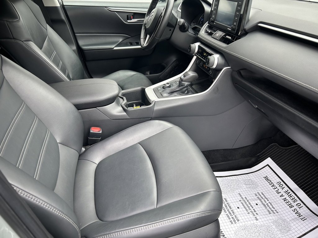 Used 2022 Toyota RAV4 XLE Premium image 13