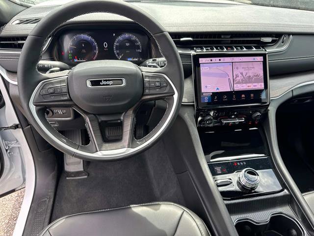 New 2025 Jeep Grand Cherokee Limited w/ Black Appearance Package image 8