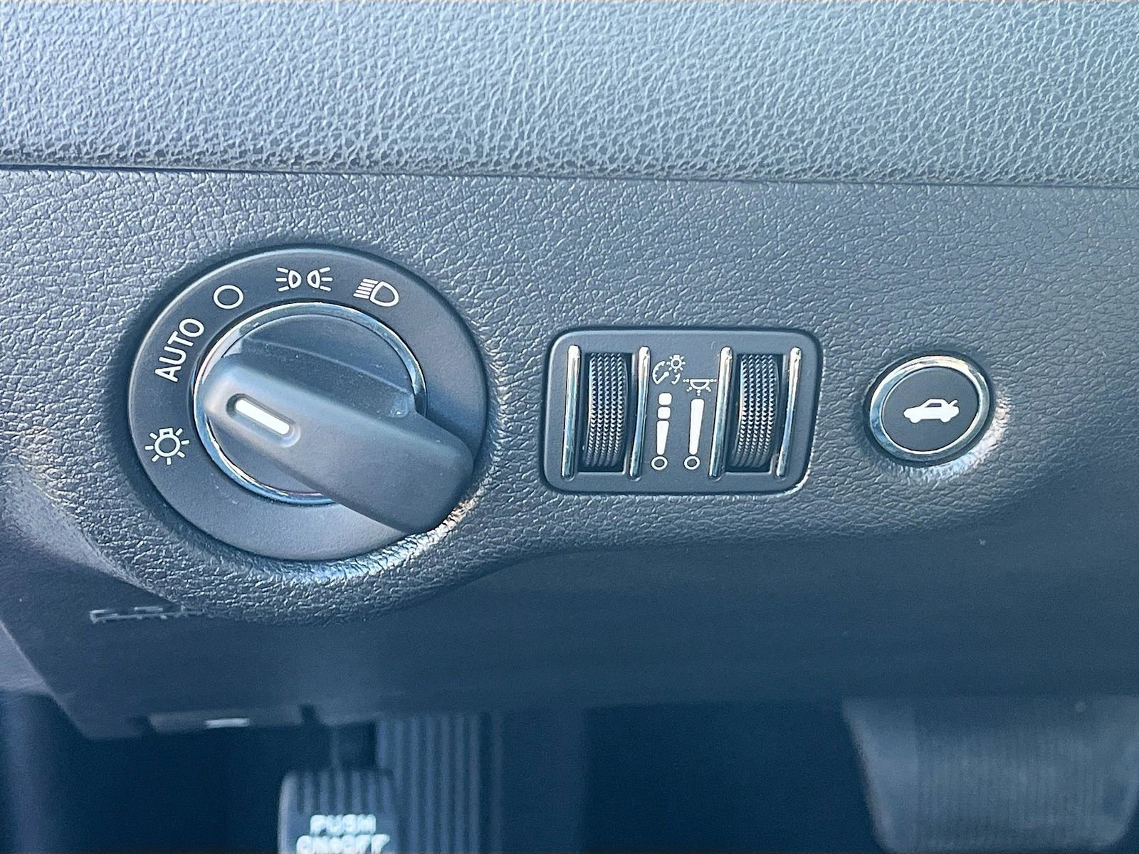 Used 2023 Chrysler 300 Touring w/ Safetytec Plus Group image 10