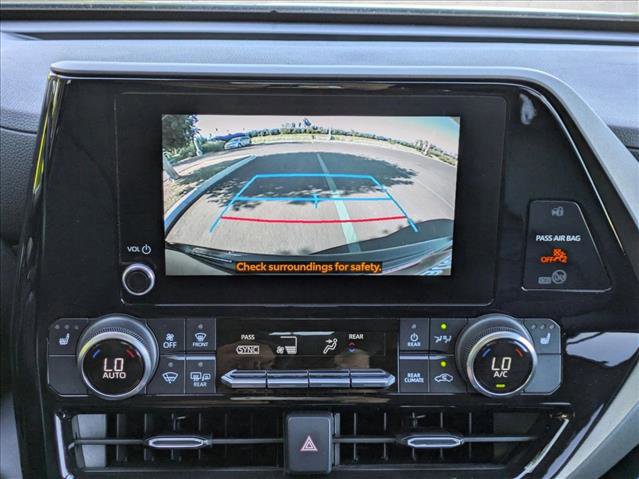 Used 2023 Toyota Highlander XLE image 14