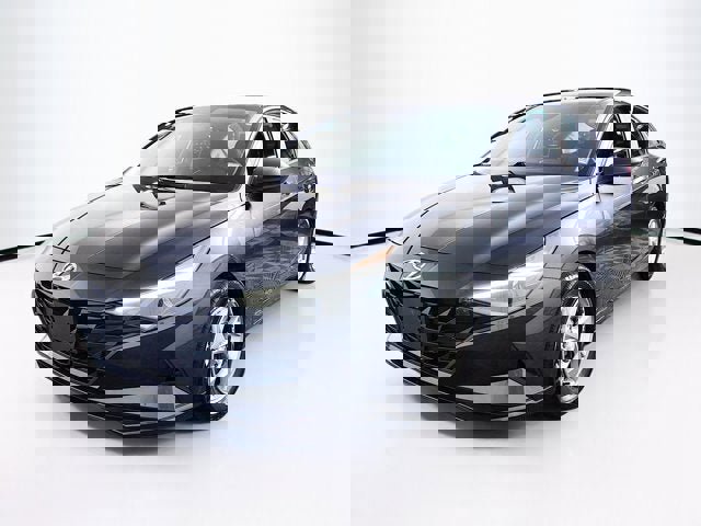 Used 2021 Hyundai Elantra SE image 1