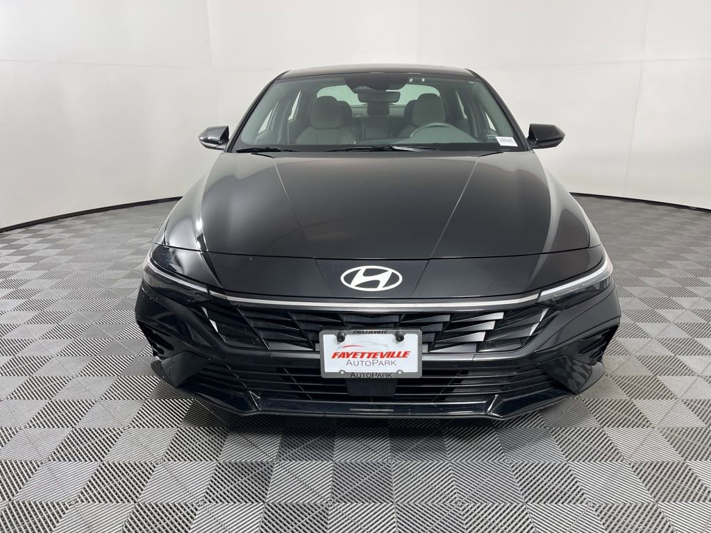Used 2025 Hyundai Elantra SEL image 16