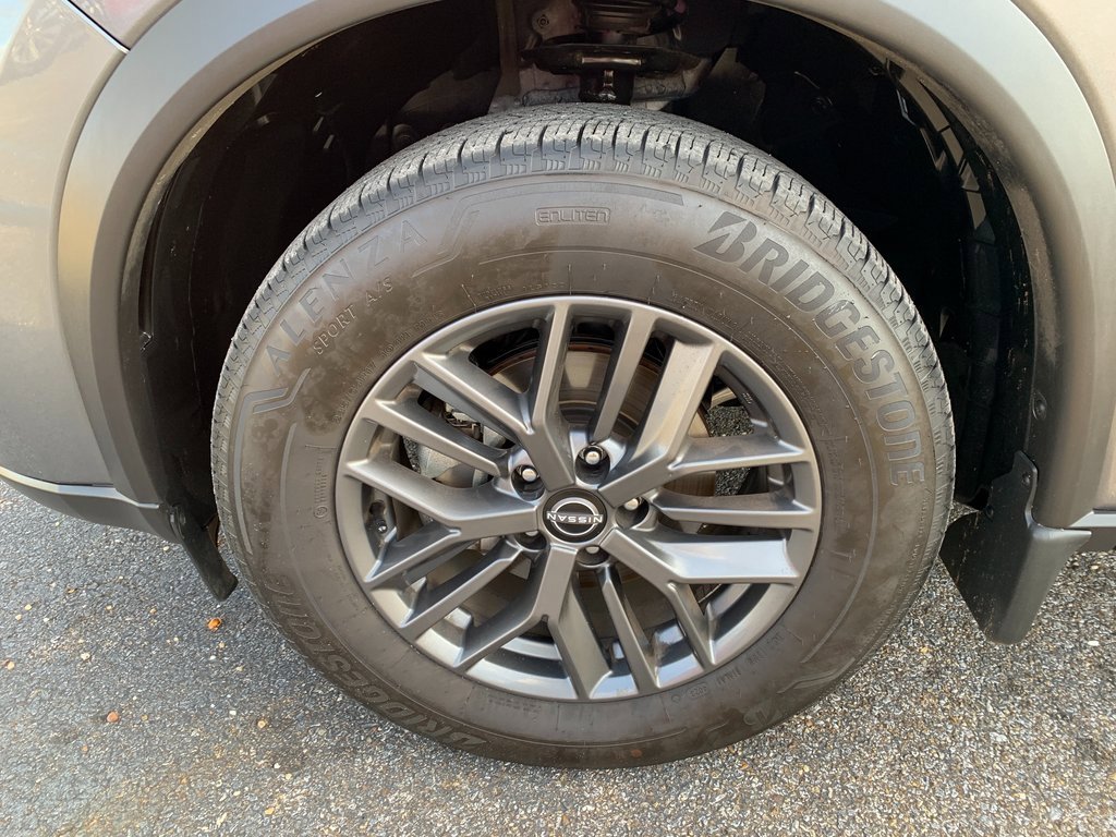 Used 2025 Nissan Rogue S image 8