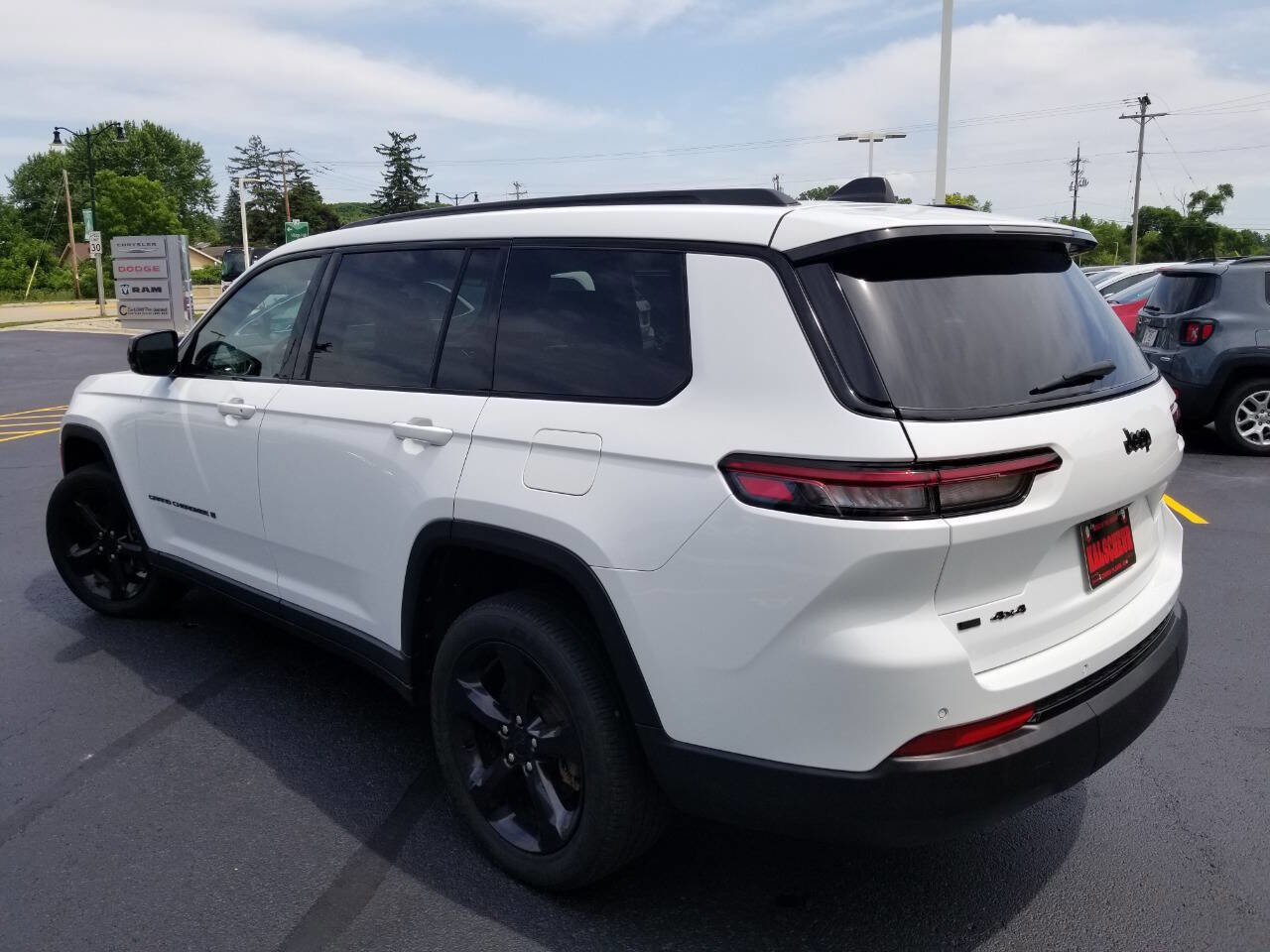 Certified 2022 Jeep Grand Cherokee L Laredo image 5