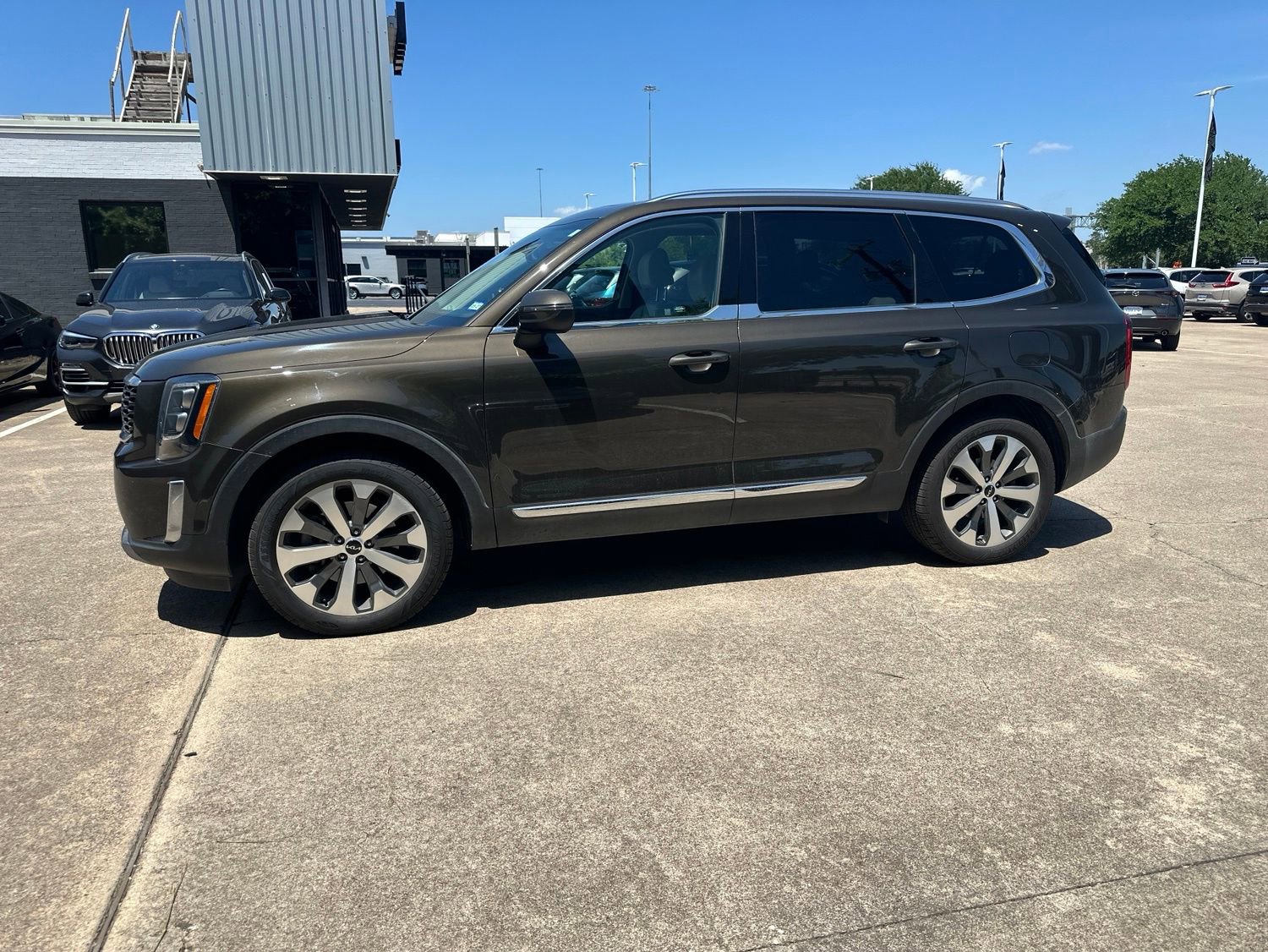 Used 2022 Kia Telluride EX w/ EX Premium Package FWD image 5