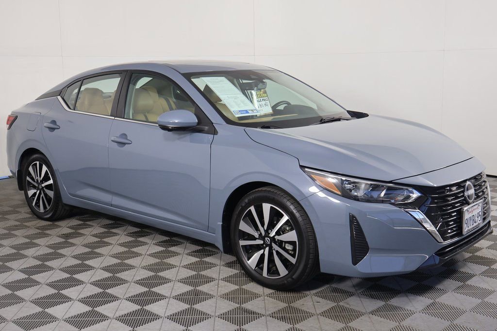 Used 2025 Nissan Sentra SV w/ SV Premium Package image 3