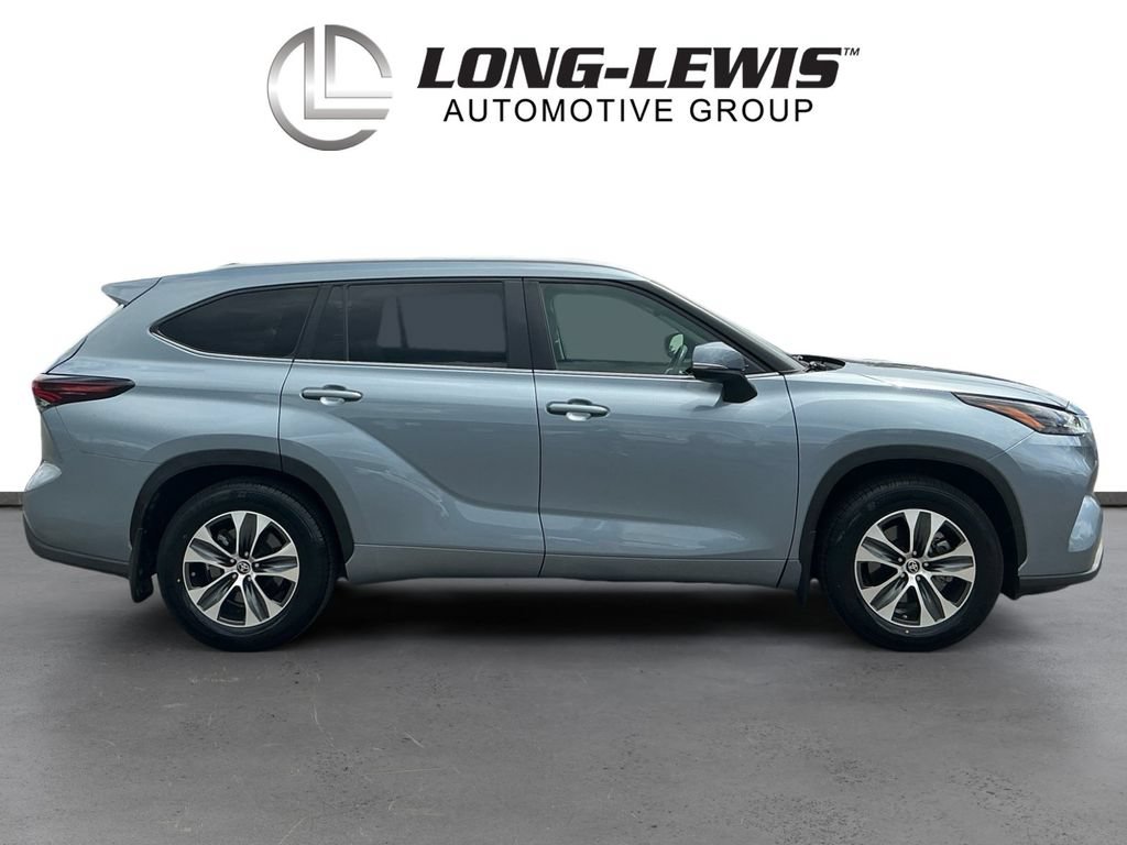 Used 2024 Toyota Highlander XLE FWD image 8