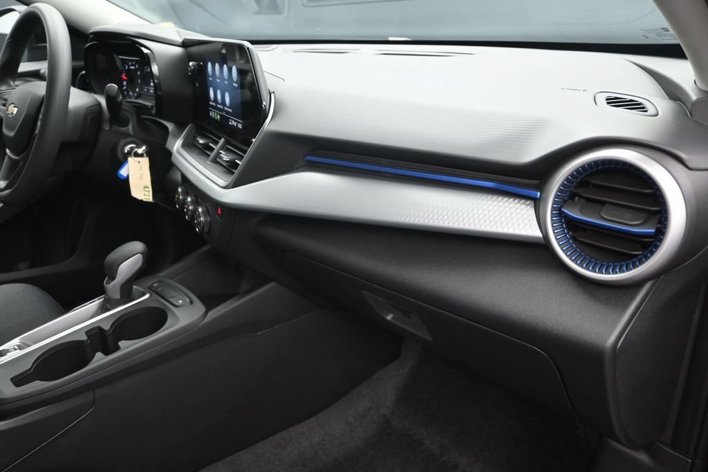 New 2026 Chevrolet Trax LS w/ LS Convenience Package FWD image 23