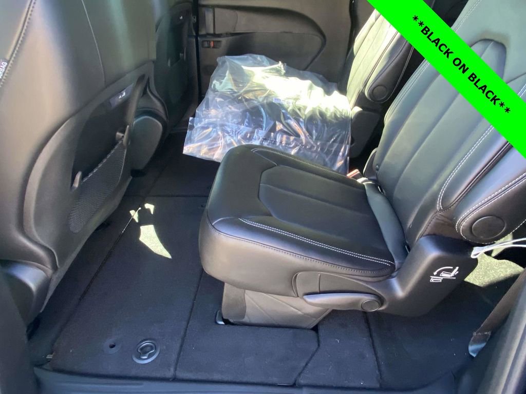 New 2026 Chrysler Pacifica Select w/ S Appearance Package image 10
