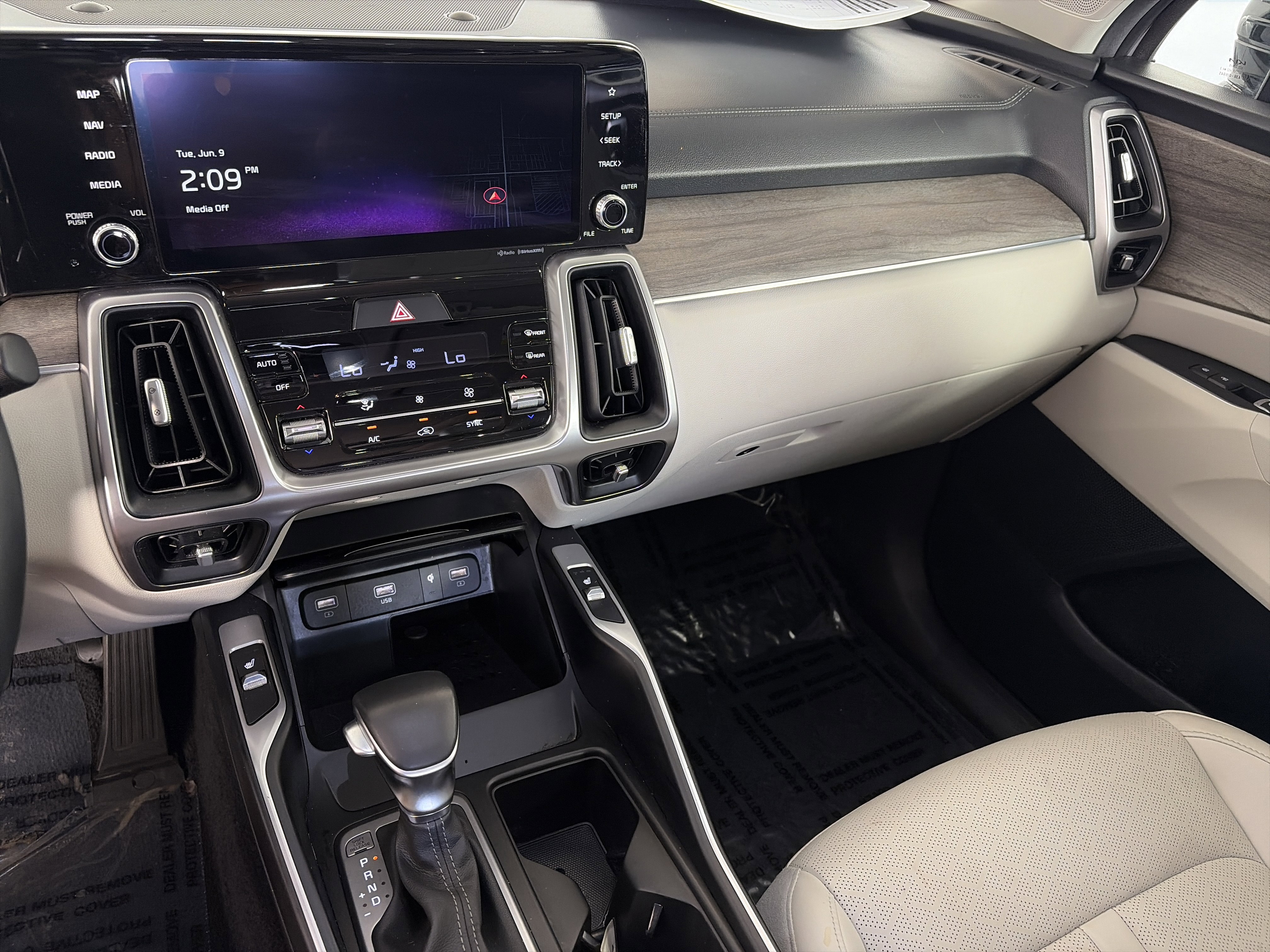 Certified 2023 Kia Sorento EX w/ Panoramic Sunroof Package FWD image 4