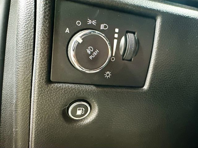 Used 2019 Jeep Grand Cherokee Altitude image 12