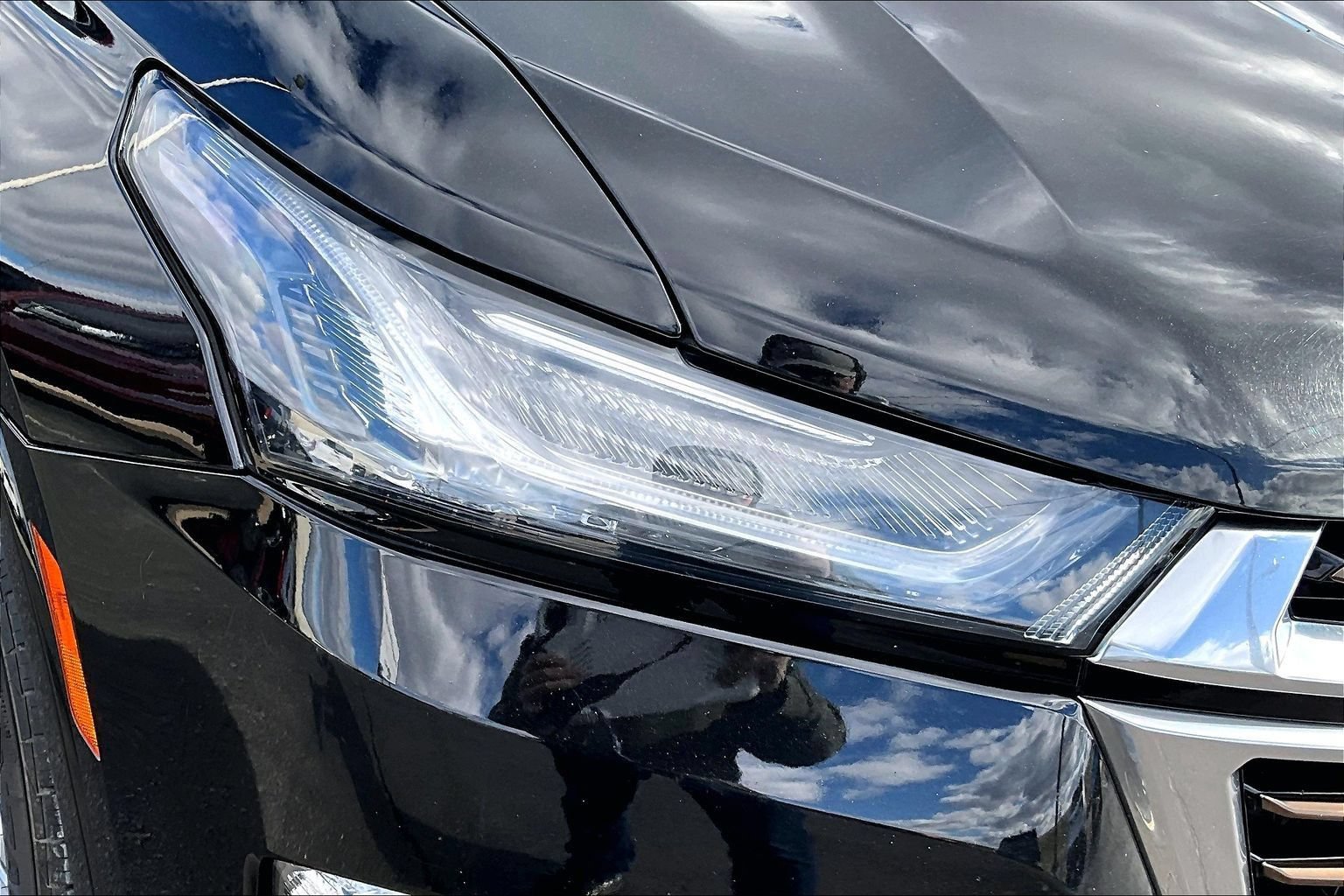 Used 2022 Chevrolet Traverse High Country w/ LPO, Floor Liner Package AWD/4WD image 32