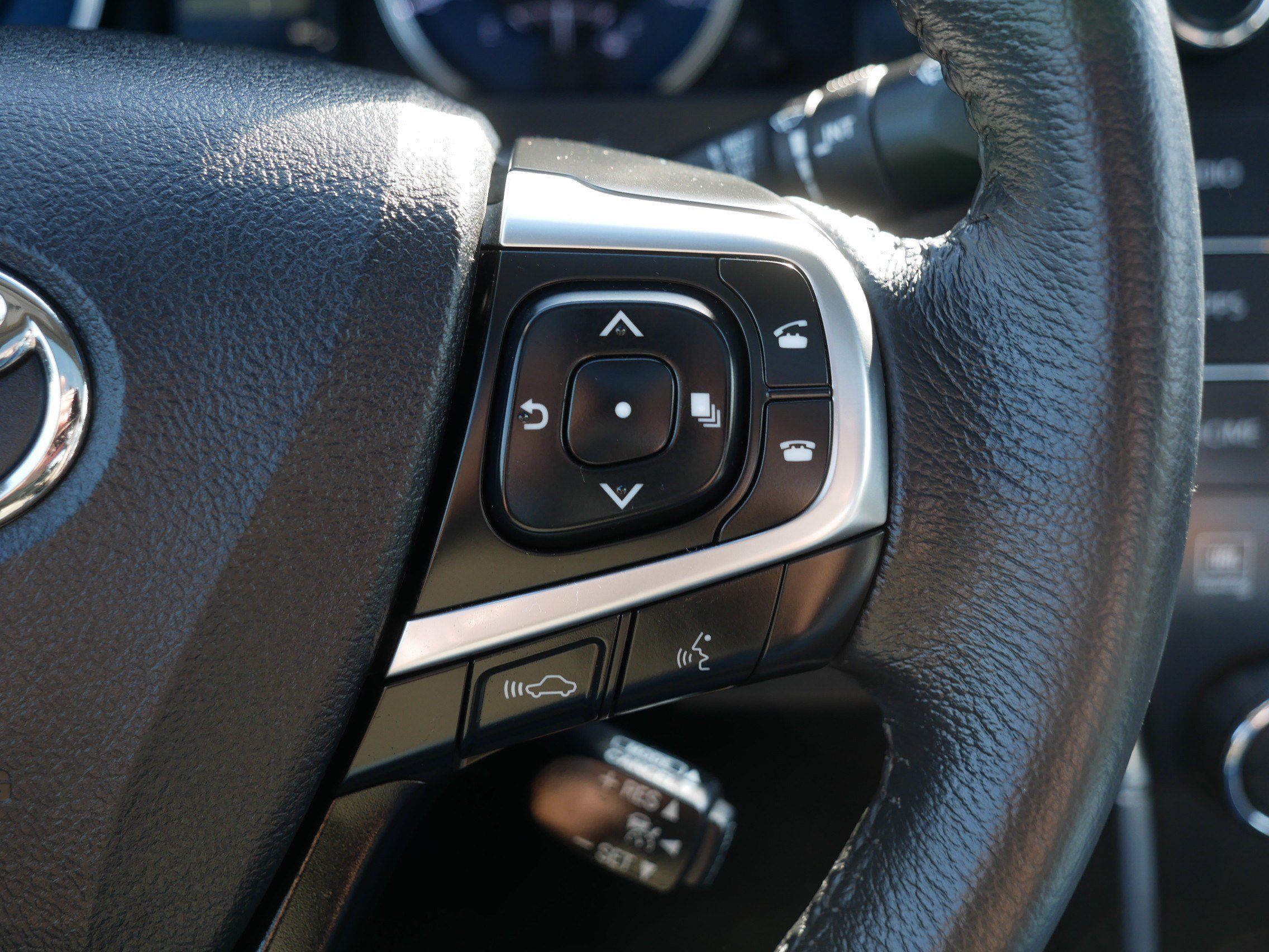 Used 2017 Toyota Camry XLE w/ Moonroof Package image 30