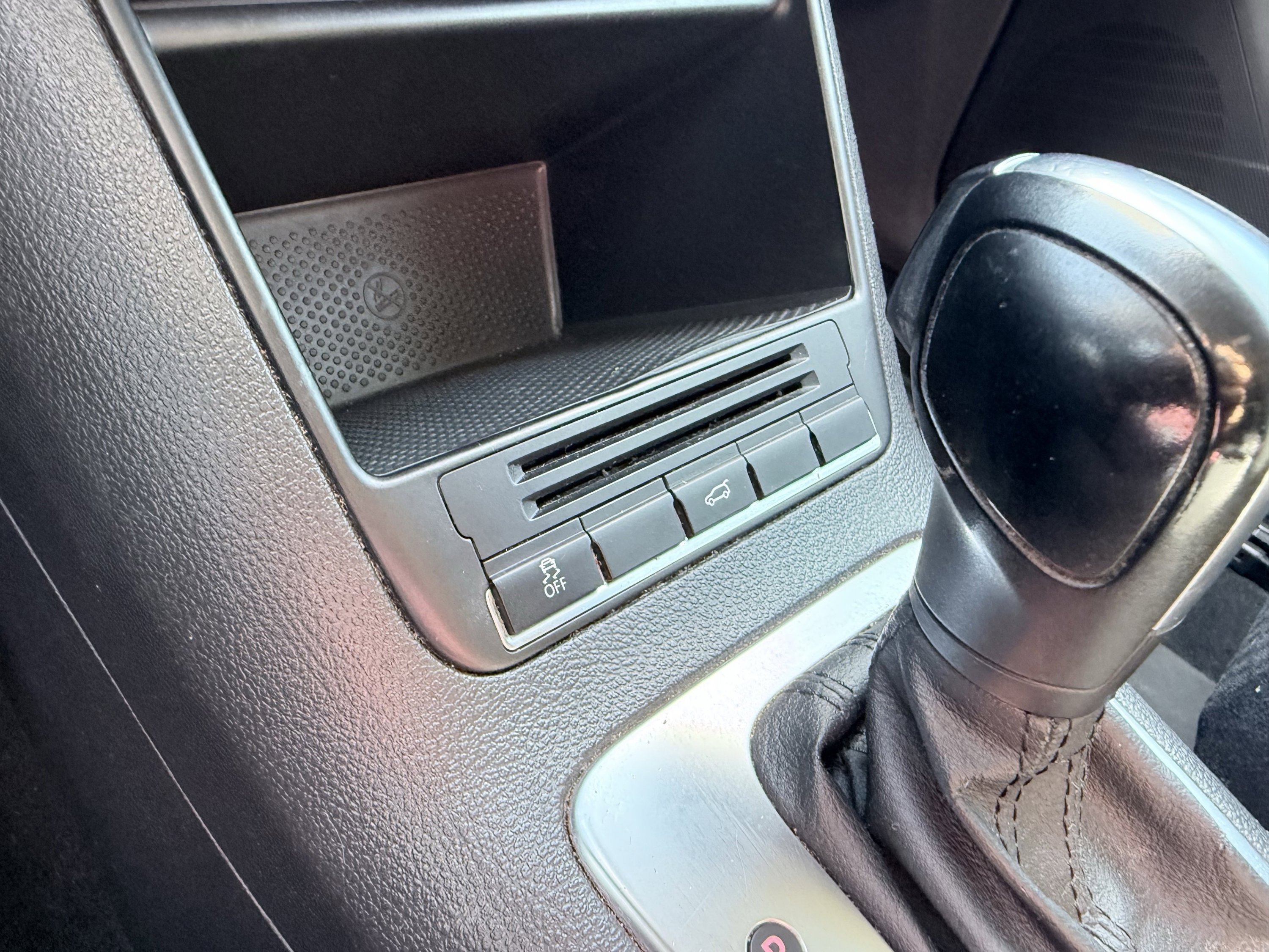 Used 2011 Volkswagen Tiguan S image 57