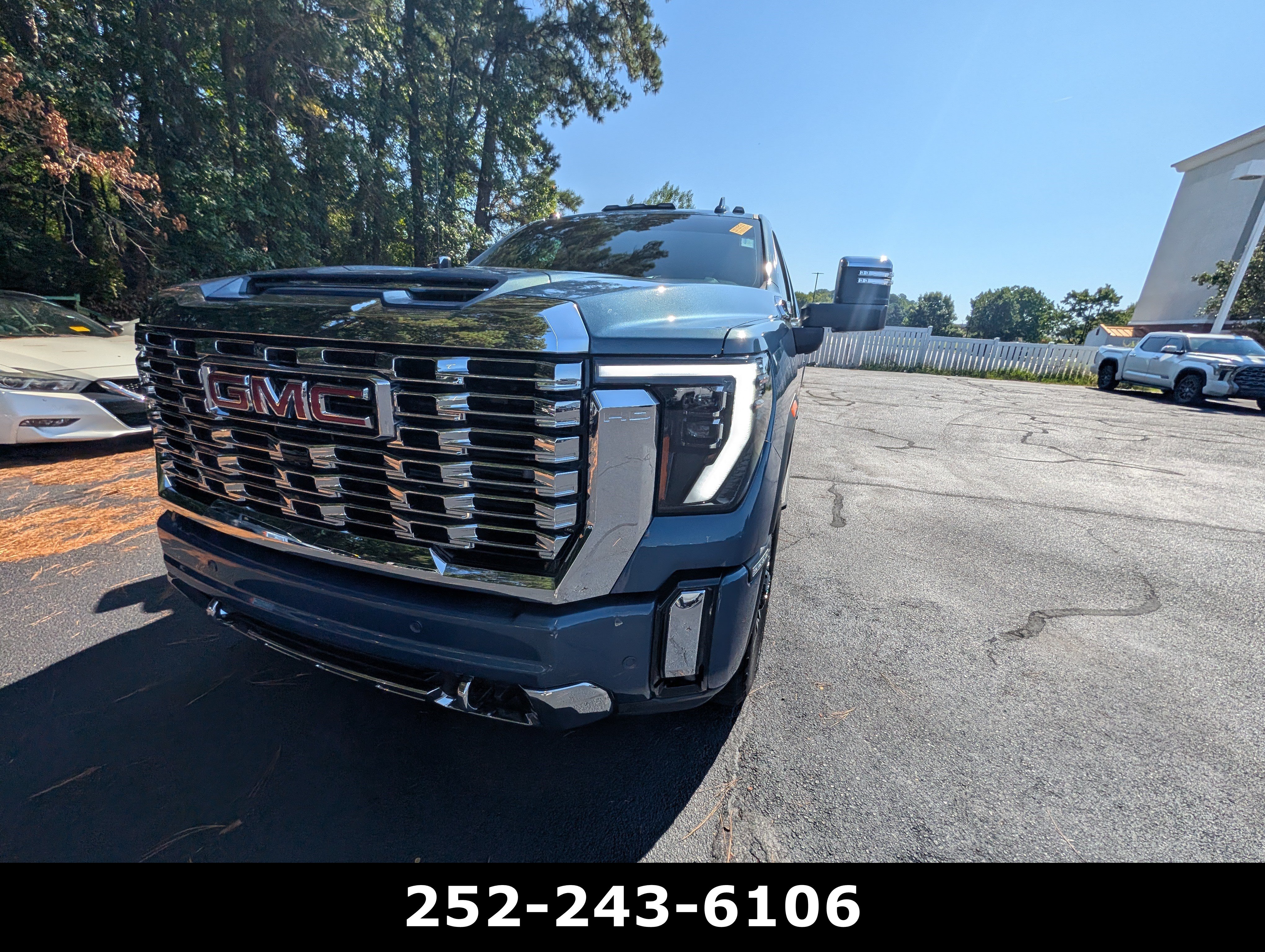 Used 2024 GMC Sierra 2500 Denali w/ Denali Reserve Package AWD/4WD image 2