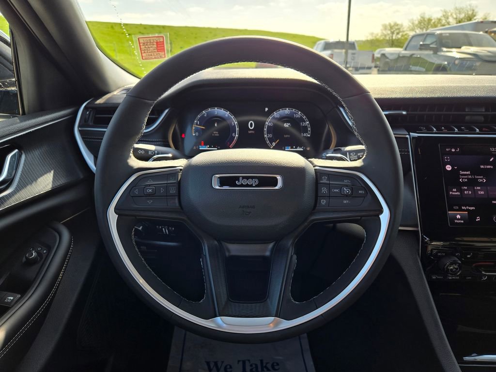 Used 2025 Jeep Grand Cherokee Altitude image 20