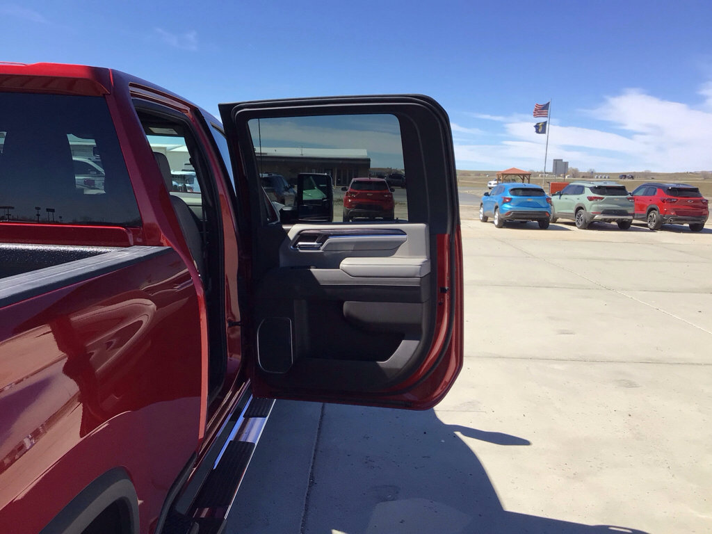 Used 2025 Chevrolet Silverado 3500 LTZ w/ LTZ Convenience Package image 16