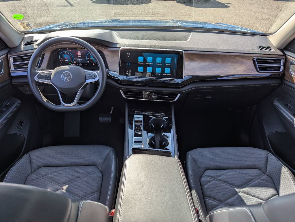 Used 2025 Volkswagen Atlas SE w/ Panoramic Sunroof Package AWD/4WD image 24