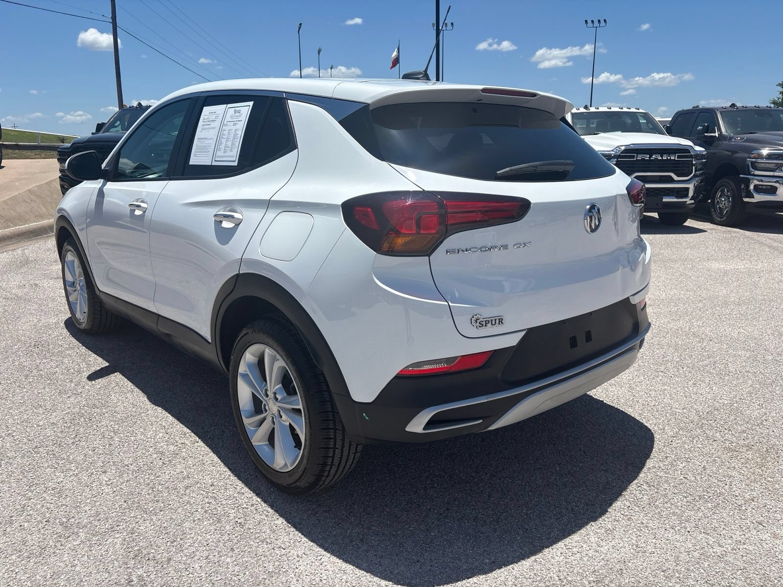 Used 2022 Buick Encore GX Preferred w/ Cold Weather Comfort Package FWD image 4