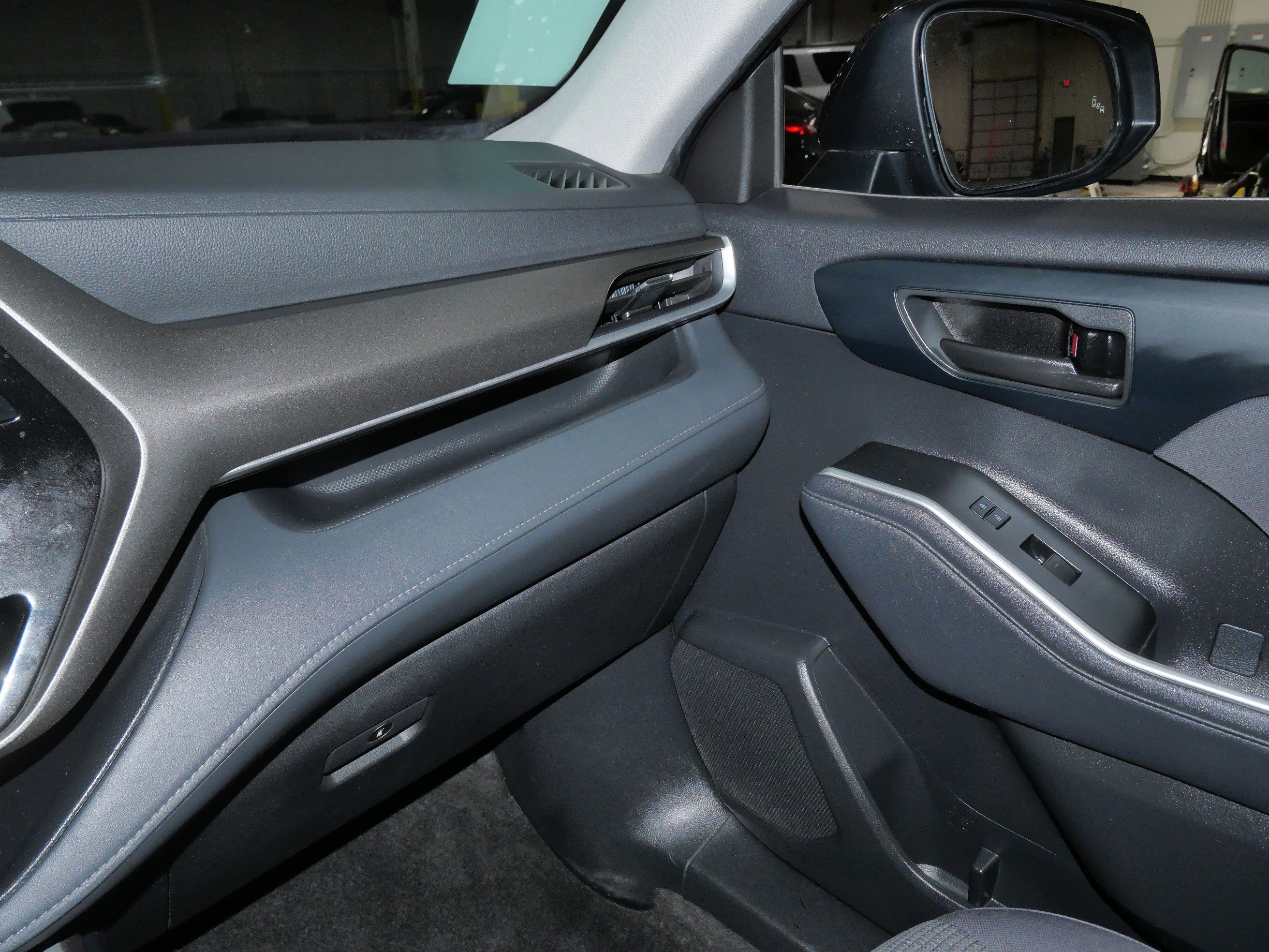 Used 2023 Toyota Highlander LE AWD/4WD image 33