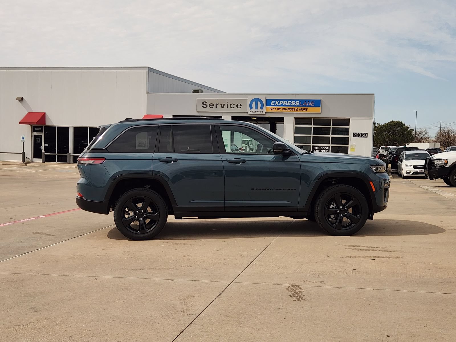 New 2026 Jeep Grand Cherokee Limited w/ Limited Altitude Package RWD image 7