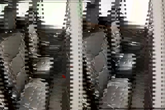 Certified 2023 GMC Acadia SLT w/ Technology Package image 18