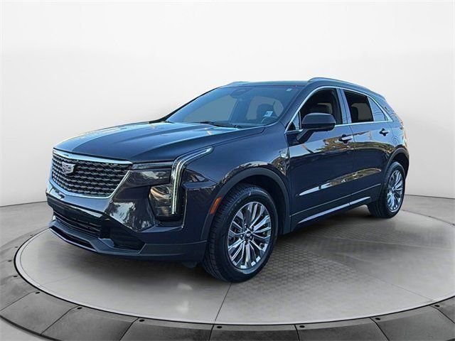 Used 2025 Cadillac XT4 Premium Luxury image 3