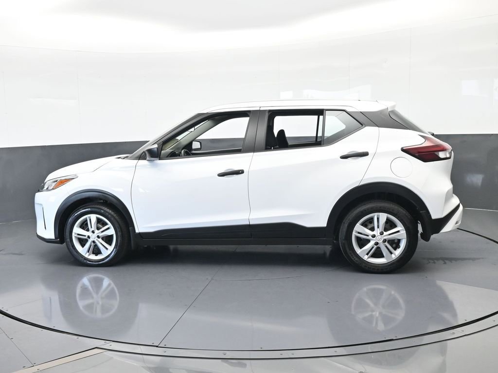 Used 2025 Nissan Kicks Play S image 3