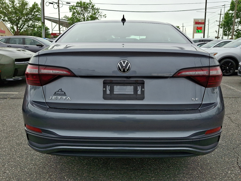 Used 2024 Volkswagen Jetta SE FWD image 4