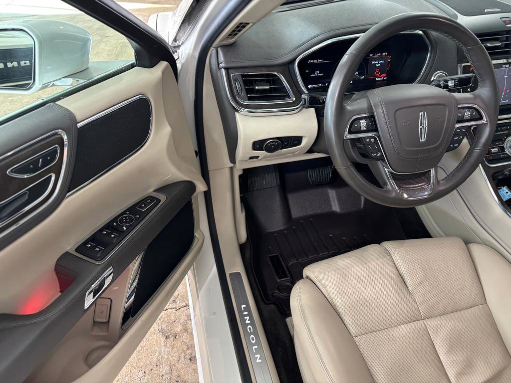 Used 2017 Lincoln Continental Select w/ Technology Package image 9