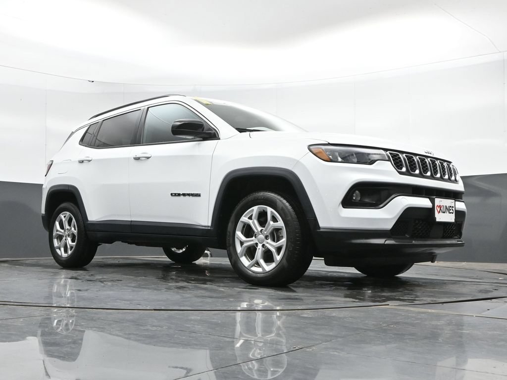 Used 2024 Jeep Compass Latitude AWD/4WD image 39