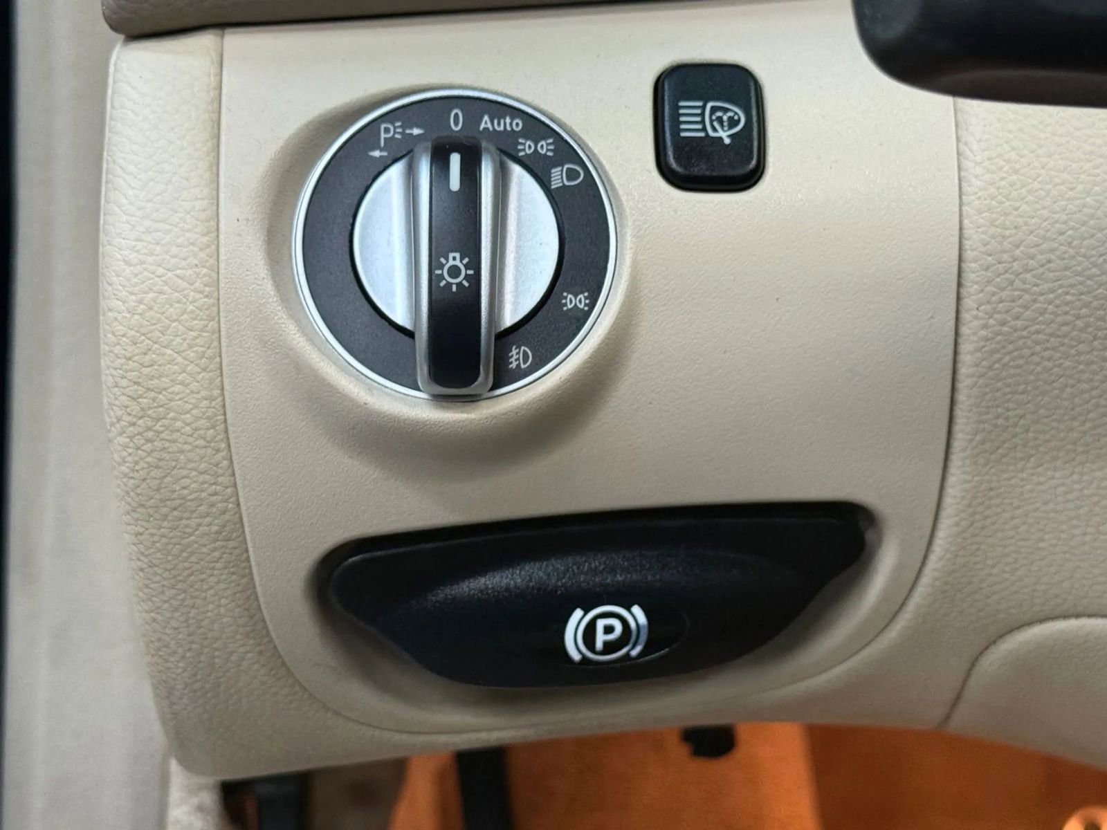 Used 2009 Mercedes-Benz SL 550 w/ Premium I Pkg image 22