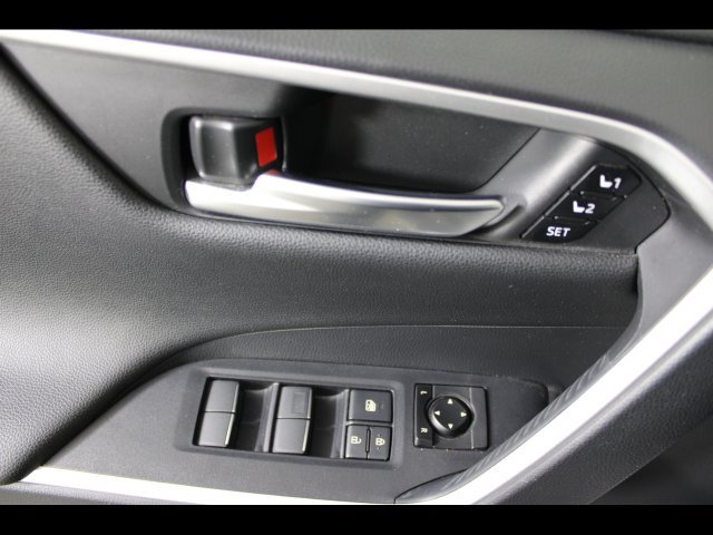 Used 2020 Toyota RAV4 Limited AWD/4WD image 18