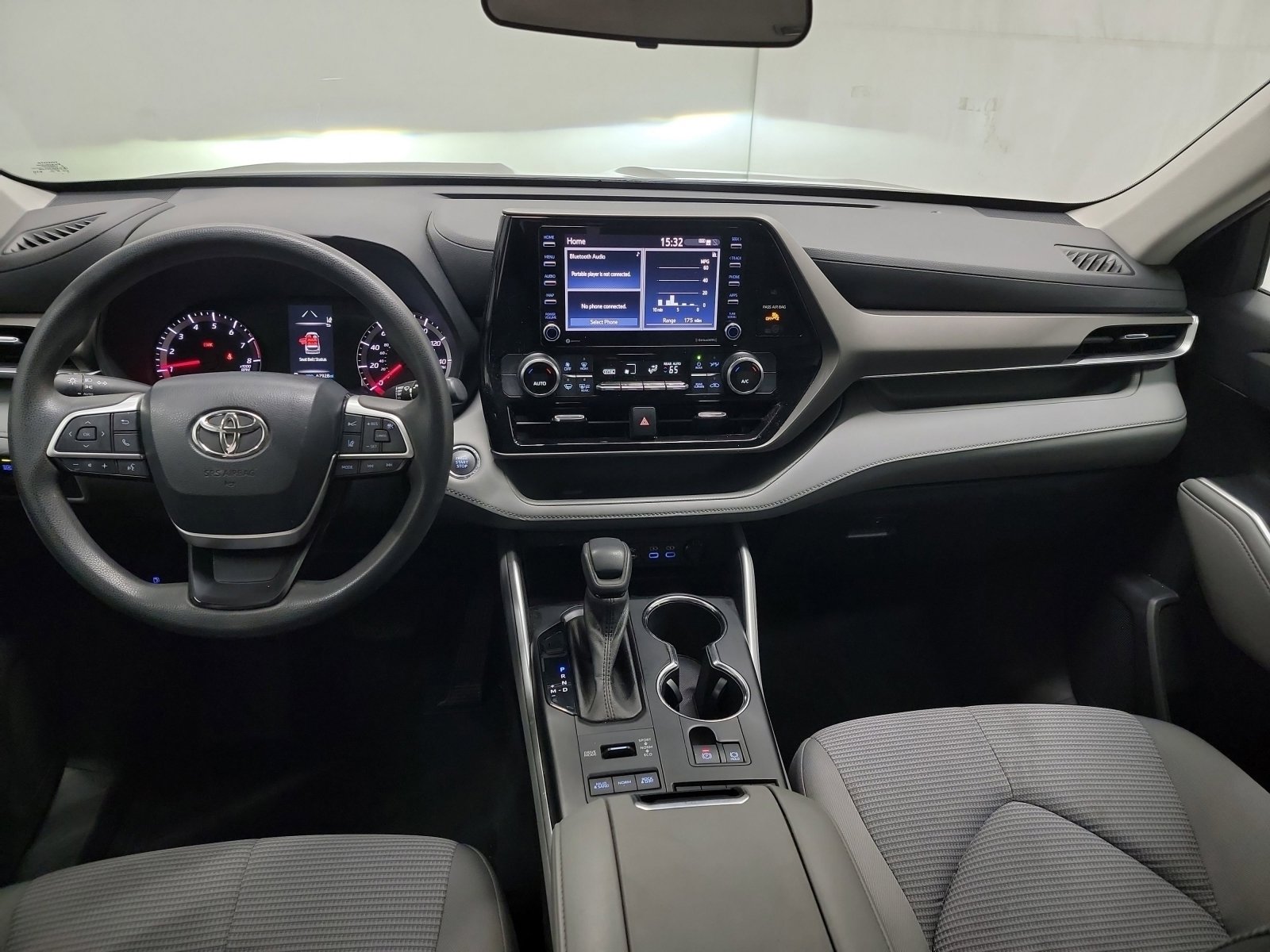 Used 2022 Toyota Highlander L AWD/4WD image 17