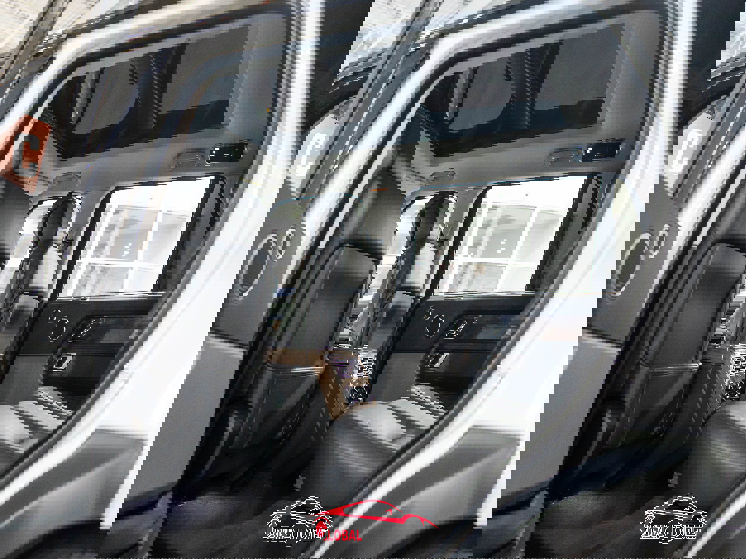 Used 2018 Land Rover Range Rover Long Wheelbase Supercharged image 21