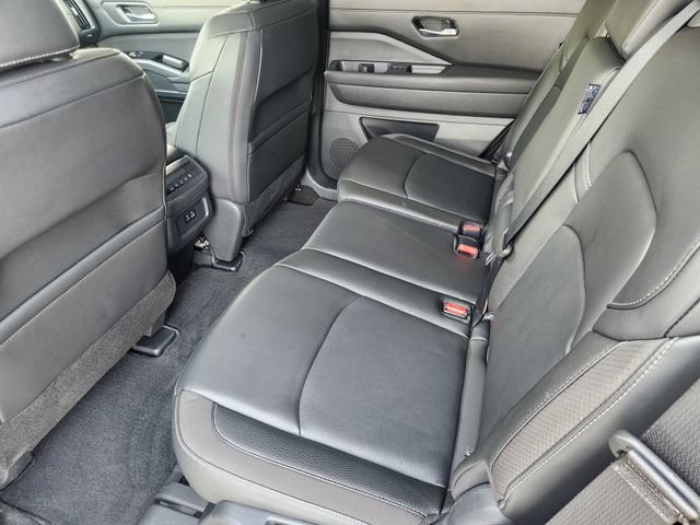 Used 2025 Nissan Pathfinder SL FWD image 31