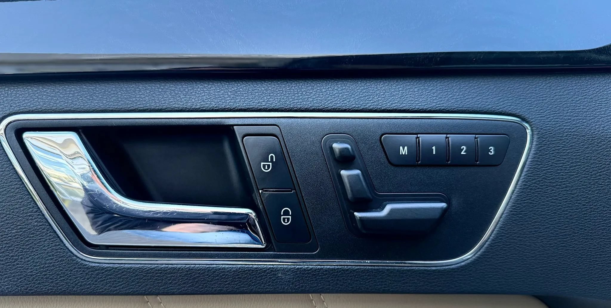 Used 2011 Mercedes-Benz E 350 4MATIC Wagon image 24